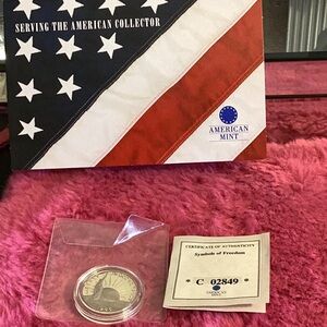 American mint symbols of freedom 19 86/2 dollar statue of liberty copper and n